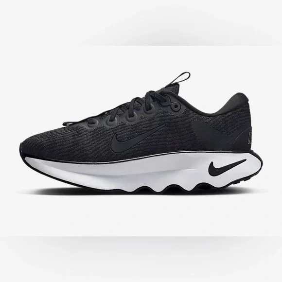 π€NIKE MOTIVA BLK/ WHT SHOES SIZE 10π€ - Picture 1 of 7